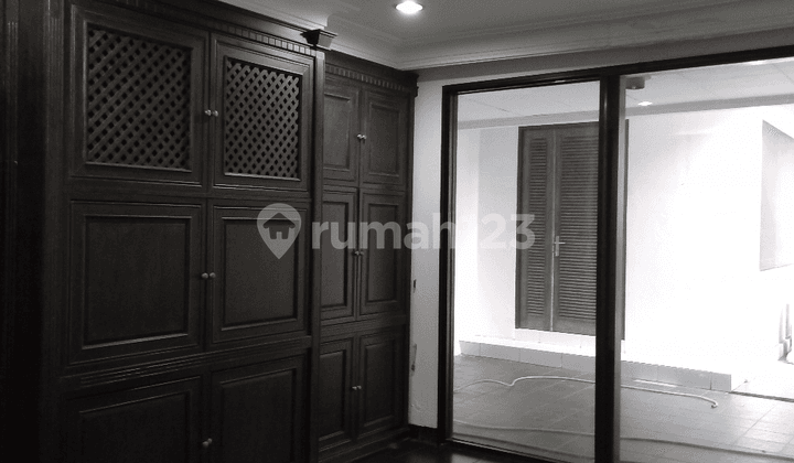 Rumah mewah dan luas di Kemang Dalam