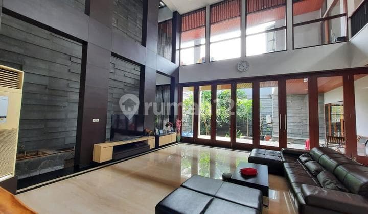 Luxury Ebony Golf House PIK