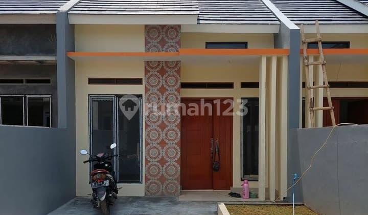 Rumah pinggur jalan dekat stasiun