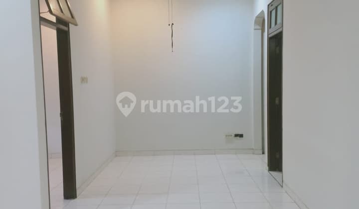 Rumah strategis tengah kota Semarang siap pakai dekat Majapahit dekat tol Gayamsari disewakan di arya mukti pedurungan semarang timur