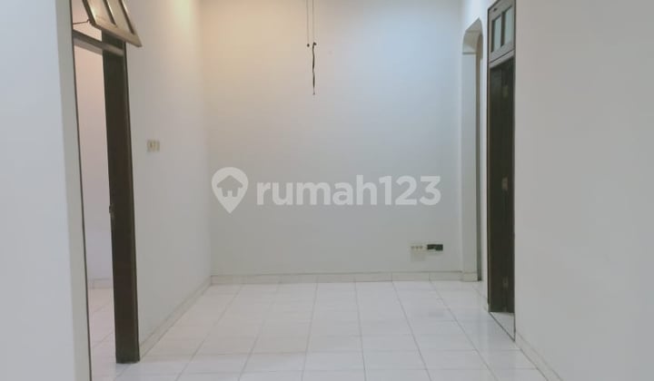 Rumah strategis tengah kota Semarang siap pakai dekat Majapahit dekat tol Gayamsari disewakan di arya mukti pedurungan semarang timur