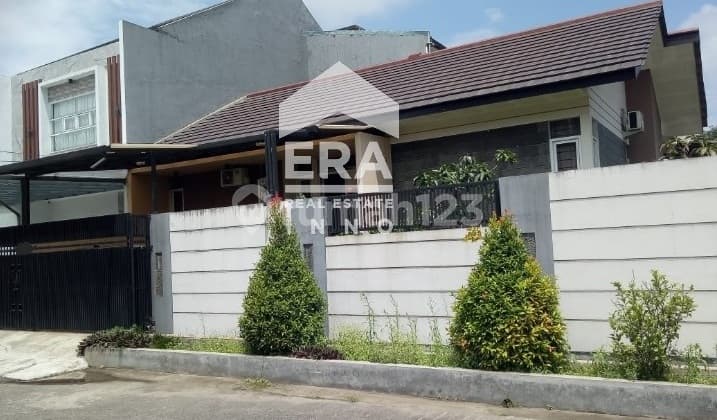 Rumah Taman Holis Indah