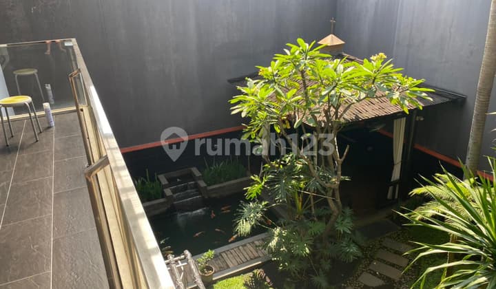 Rumah Mewah Singgasana