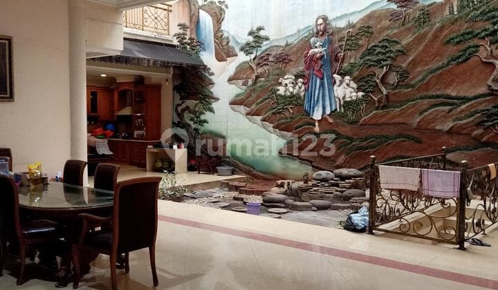 Rumah Hoek Walet Hitung Tanah