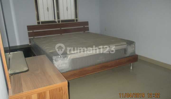 Rumah baru rapi ada furnished