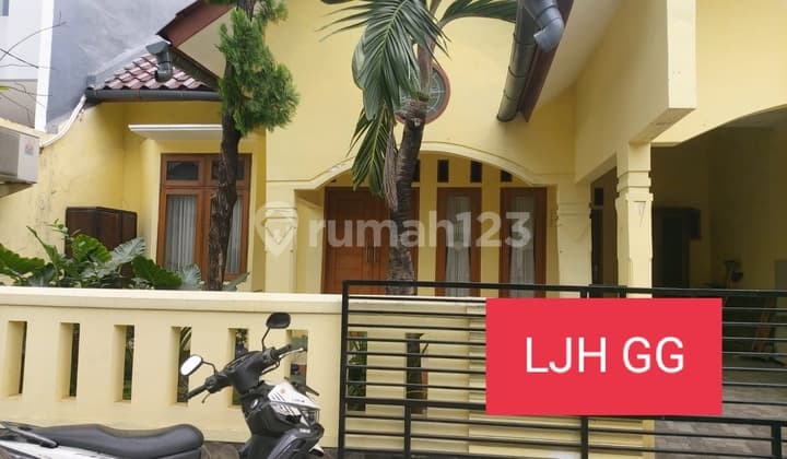 RUMAH RAPI SUDAH RENOVASI SIAP HUNI LOKASI STRATEGIS di GALAXY BEKASI