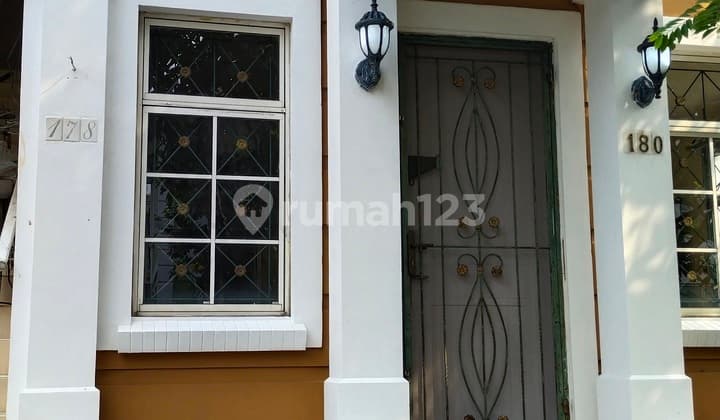 Town House Taman Paris Hook