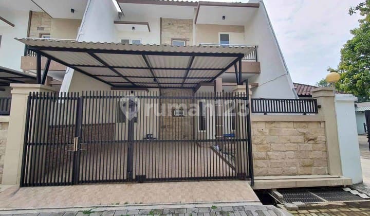 New Ready-to-Live Minimalist 2-Story Houses in Gayung Kebonsari Injoko, Good Condition, Wide Road Frontage (2 units available)