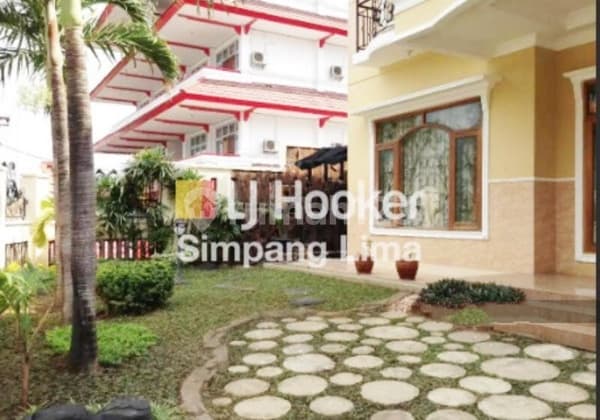 Rumah Cantik 5 Kamar Tidur Semarang Tengah