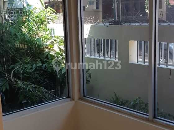 Rumah Pusat Kota Bebas Banjir