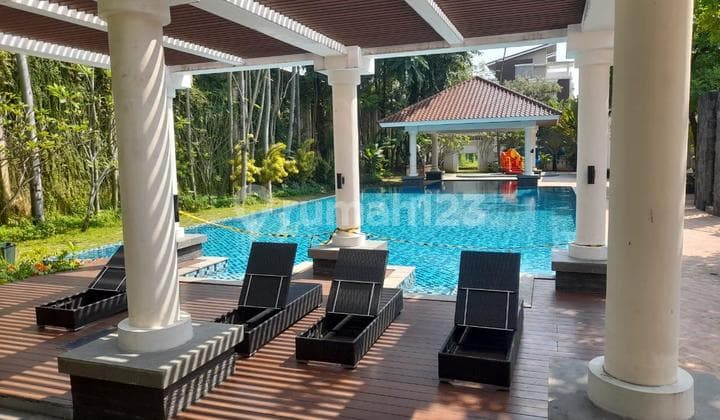 Rumah Mewah Hoek Furnish Emerald Serpong