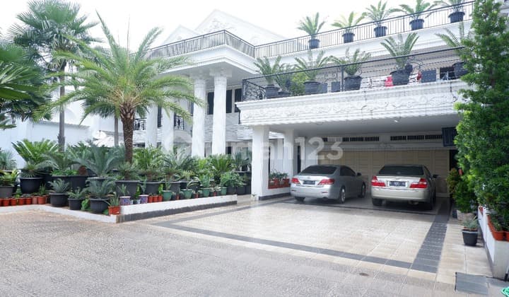 Rumah Cantik Dalam Komplek Di Permata Hijau