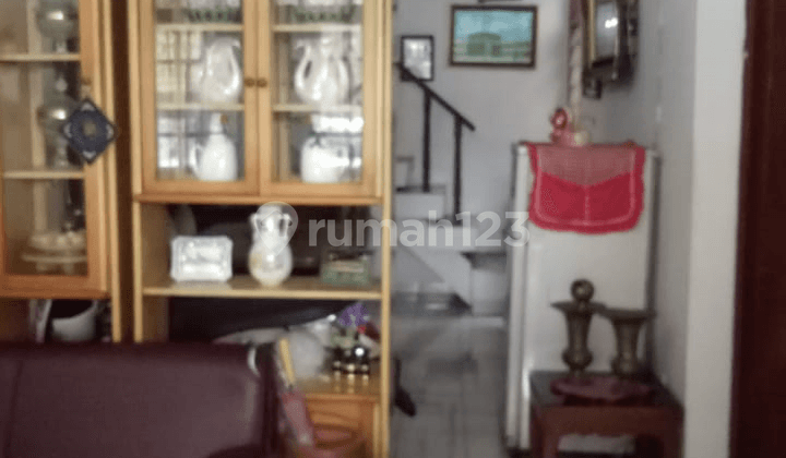 Rumah Hook Bikin Betah di Taman Kopo Indah 1