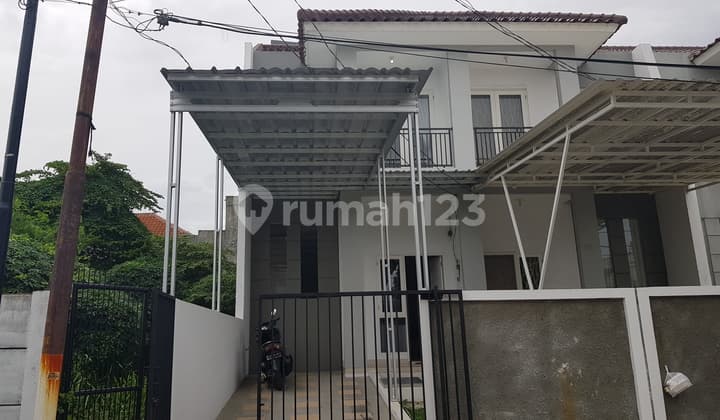 Dijual cepat Rumah 2 lantai hoek furnished di Cendrawasih, Cengkareng
