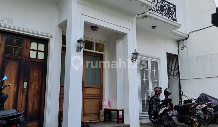 Rumah mewah 3 lantai, dalam komplek Kedoya Baru Jakbar