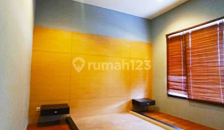 rumah singgasana