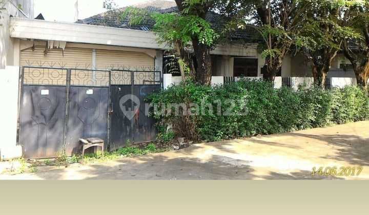 Rumah Tua Hitung Tanah Dalam Komplek Lingkungan Nyaman, Asri, Row Lebar Jl. Buncit Persada, Warung Buncit Pancoran Kalibata Jakarta Selatan