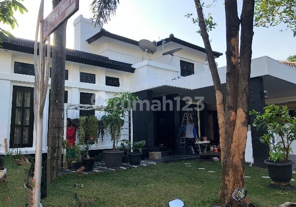 Good, Well-Maintained, Scenic Environment, Move-In Ready, Corner Unit in Menteng Bintaro, Suitable for Family Living.
