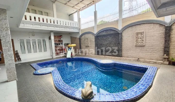 Rumah Mewah Siap Huni Dengan Kolam Renang Pribadi di Cinere