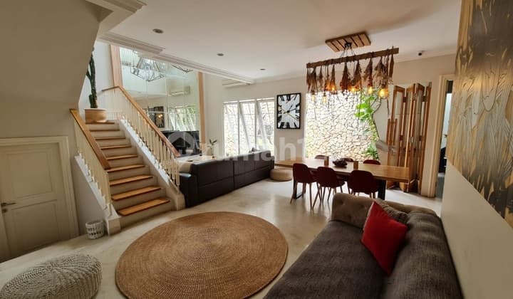 Rumah 2lantai siap huni,cantik merona hadap utara di provence parkland