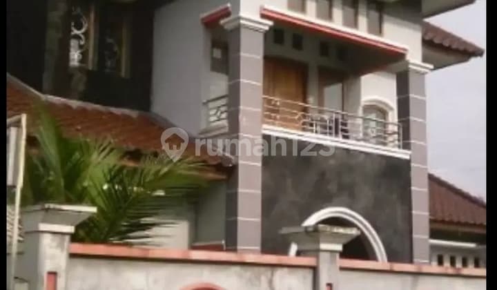Rumah 2 lantai siap pakai di kota solo