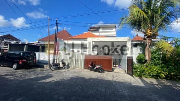 Rumah MINIMALIST Modern di Taman Griya JIMBARAN