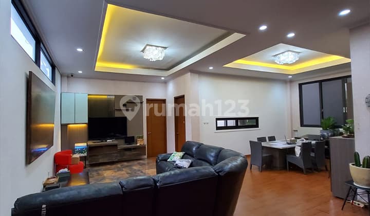 PRICE DROP! ELEGANT MODERN MINIMALIST LUXURY HOUSE IN SUTAMI WING