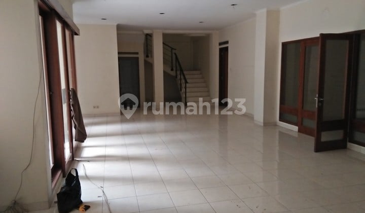 Rumah 2 Lantai Dekat Universitas Padjajaran Sayap Dago Bandung