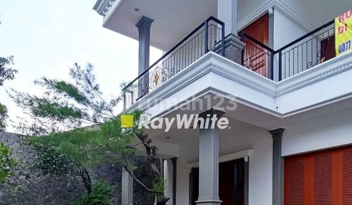 Rumah Megah punya taman cantik Di Jagakarsa