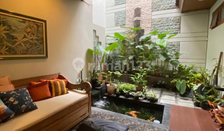 RUMAH ISTIMEWA at Jl CIAWI, SENOPATI, KEBAYORAN BARU