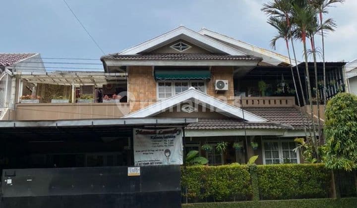 Spacious house on a large plot in the elite Bintaro area, negotiable price.