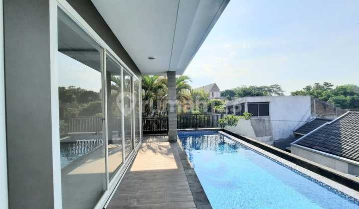 Rumah bagus modern minimalis ada kolam renang siap huni disewakan di telaga bodas gajahmungkur semarang