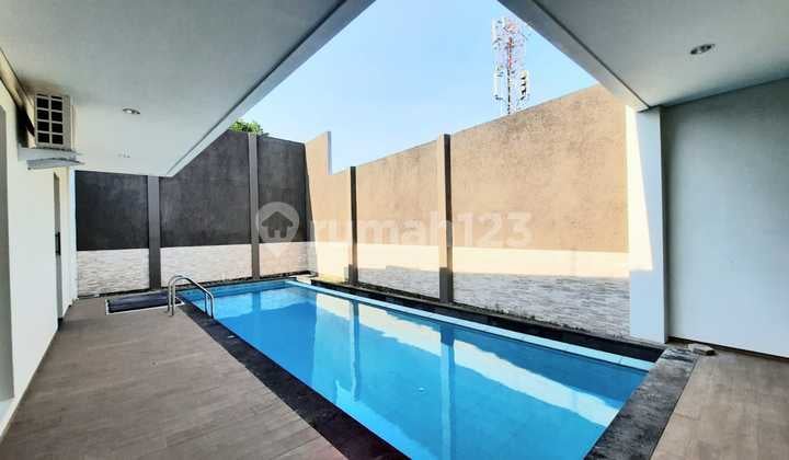 Rumah besar luas modern minimalis kawasan elit ada kolam renang dekat tol dekat sekolah Akpol dijual di telaga bodas gajahmungkur semarang atas