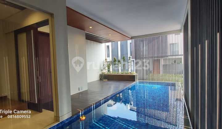 Town House Modern Minimalist di Cilandak