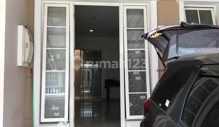 Rumah di Green Lake City West Europe Tangerang