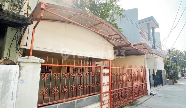 Rumah 2 Lantai Semi Furnished Siap Huni Luas 8x16 (128m) di Komplek Walikota Kelapa Gading