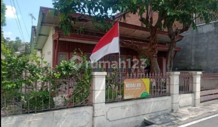 Rumah Lama di Manahan Solo