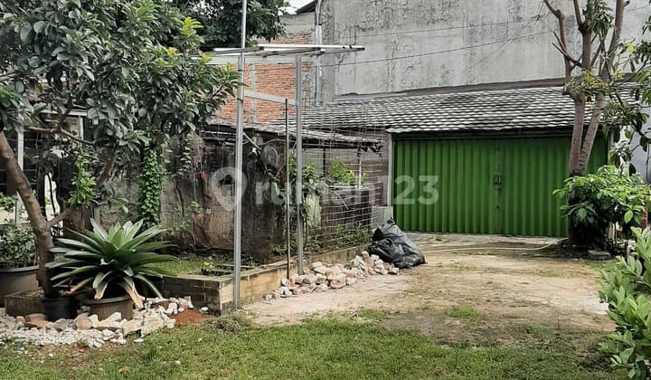 Rumah 880m hanya hitung tanah di tepi jalan raya margonda