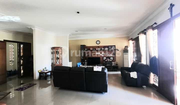 Rumah 3 Lantai Bagus di Rinjani, Semarang