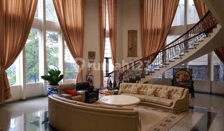 Modern European Home at Hegarmanah