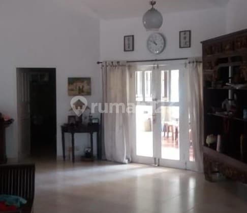 Nyaman asri dengan taman luas, samping GOR, dekat pusat perbelanjaan