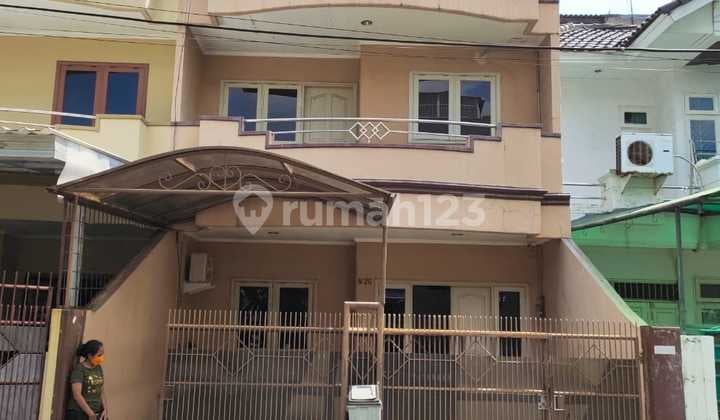 Rumah 2 Lantai di Taman Nyiur, Jakarta Utara Rumah 2 Lantai di Taman Nyiur, Jakarta Utara