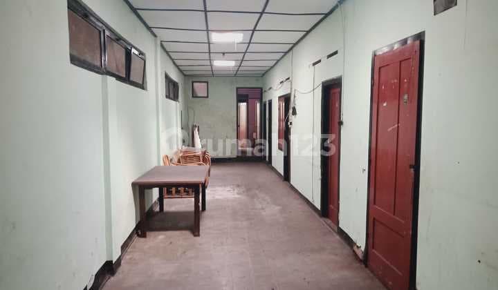 Strategic House in the City Center Shopping Area of Bandung