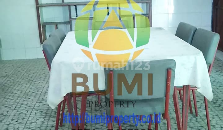 Reduced price. Central city house suitable for a residence or a boarding house.