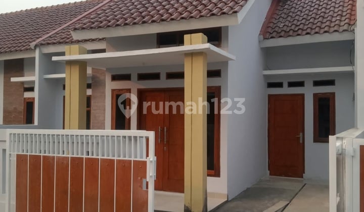 Rumah Harga Terjangkau Dekat Jalan Raya