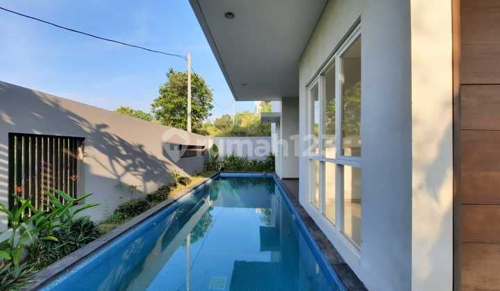 Rumah Besar Luas Minimalis Tengah Kota Semarang Ada Kolam Renang Siap Huni Dekat Tol Dekat Sekolah Akpol Disewakan di Stonen Gajahmungkur Semarang Atas