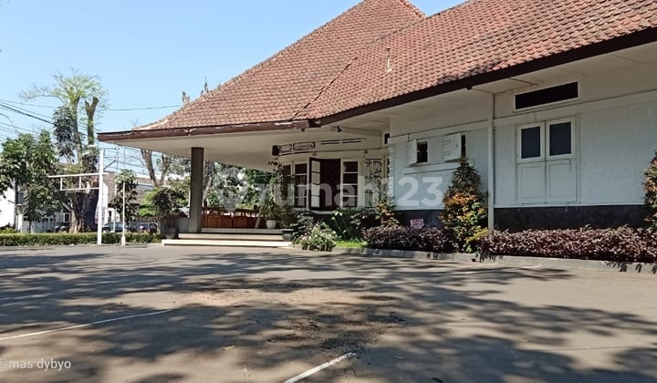 Rumah Heritage Supratman Strategis Cocok untuk Bisnis dan Caffe