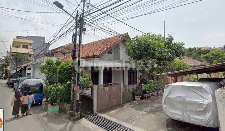 Rumah tua di Kartini hadap Timur