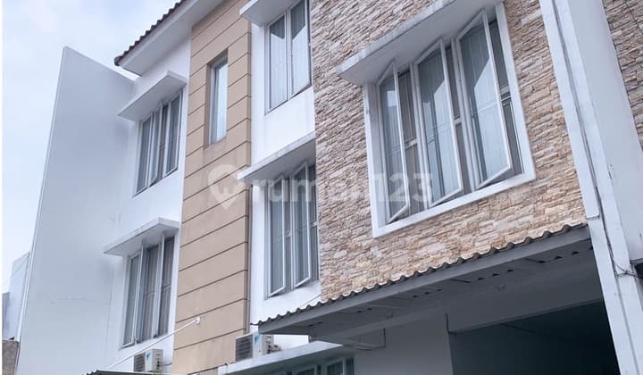 Rumah minimalis modern dalam cluster