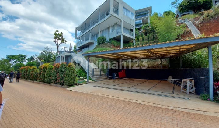RUMAH MEWAH NUANSA VILLA DI DAGO DENGAN VIEW CANTIK KOTA BANDUNG